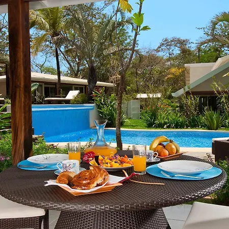 The Breeze Hotel & Villas